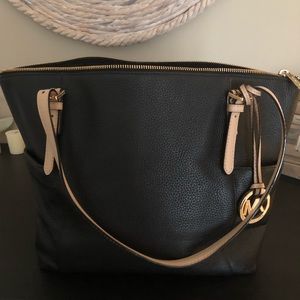 Beautiful Michael Kors Black Leather Purse!